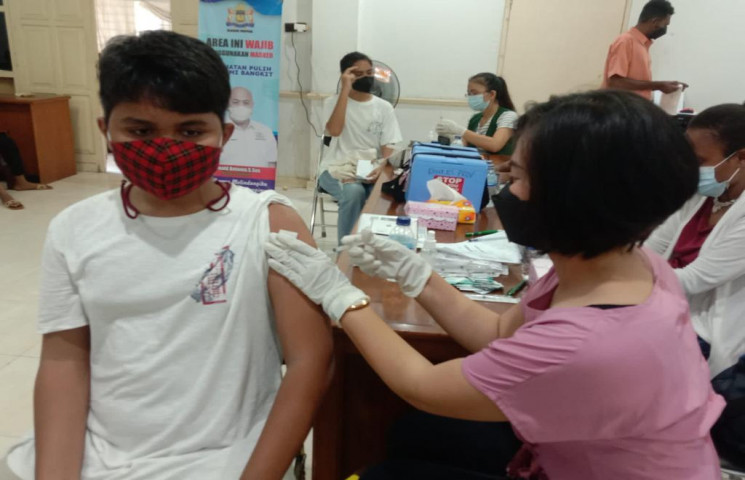 Satgas COVID Targetkan Vaksinasi Capai 70 Persen Sebelum PON